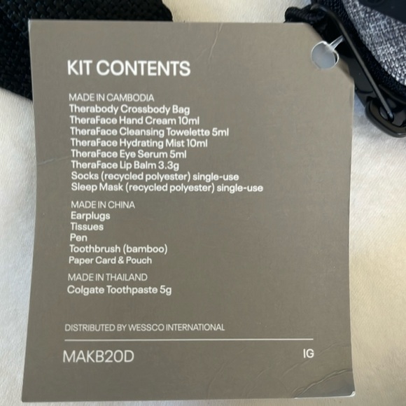 Therabody United Airlines NWT business class kit, never opened, cross body/waist - Picture 3 of 6